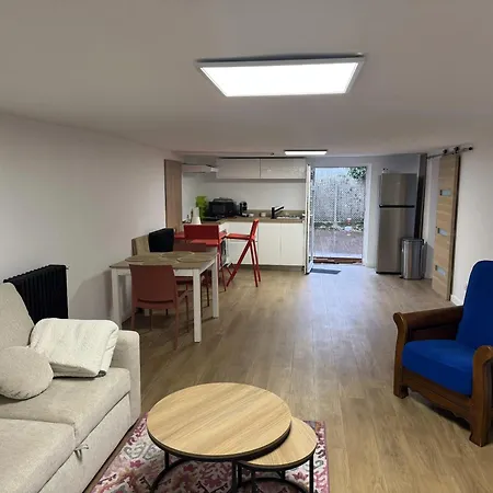 A Avec Jardin Et Terrasse شقة
